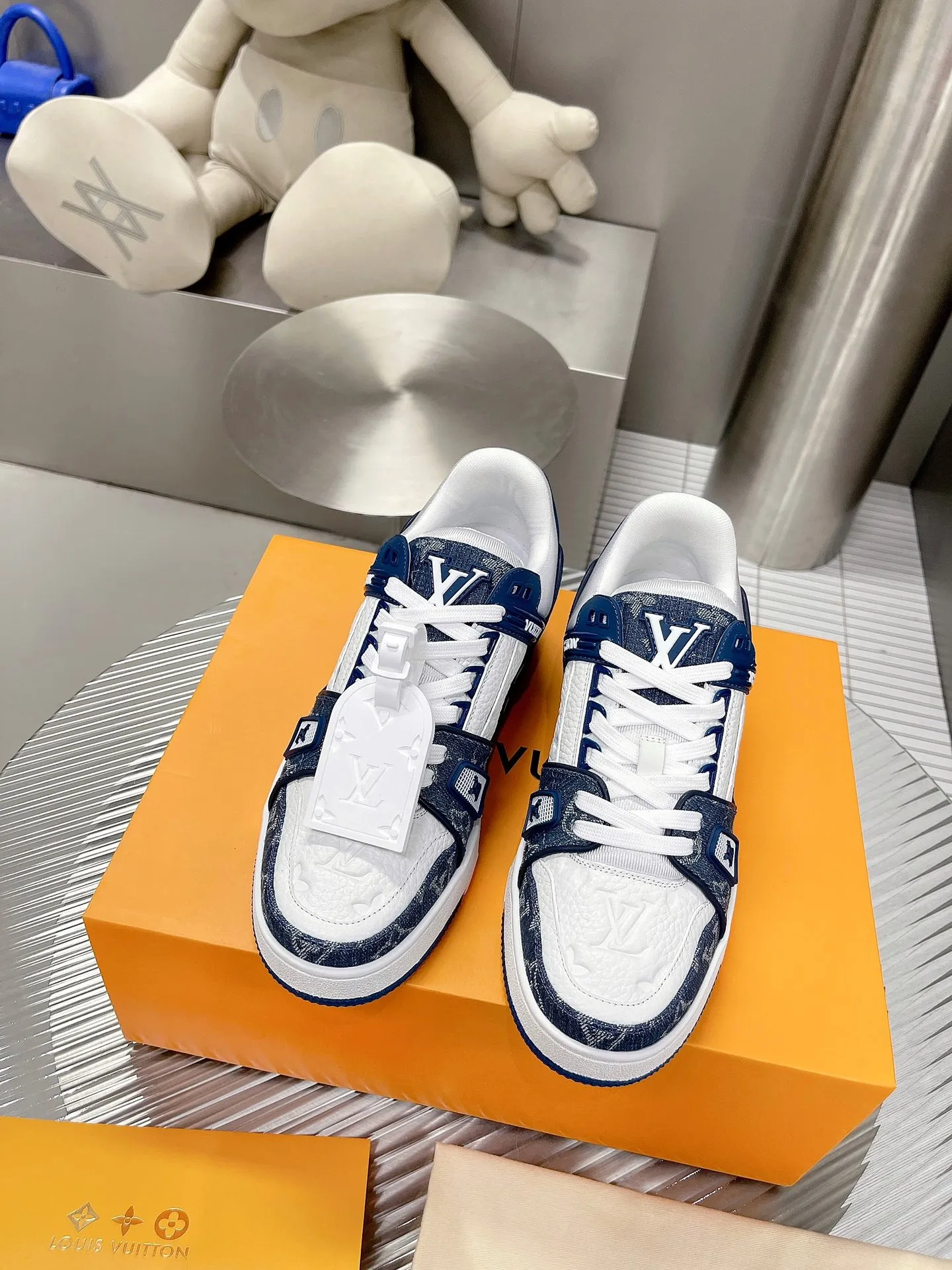 👟👟Ex-factory price 840👟👟The highest version on the Internet⚠️Feel free to compare! 2021🔥New model, purchase quality LV~Louis Vuitton by Virgin Abloh’s best-looking sneakers, Donkey Brand strongly recommends new products, official website limited edition retro basketball sneakers! Both high and low tops cost money to purchase 1:1 accurate replicas of the originals. The details are invincible, full of sincerity, imported custom-made original cowhide, the original package method is the same, the details are 100% restored, and the private model customized the original one-piece T👟👟factory price U outsole, which is different from other brands. Without the original version, this effect cannot be achieved! 35-45 (46 is custom-made and non-refundable) Some colors are available in women’s styles